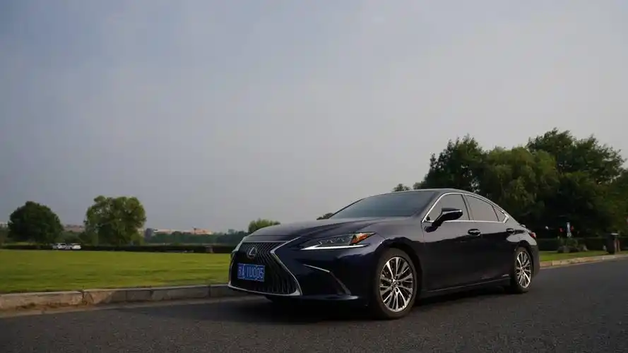 40万的雷克萨斯es300h可能是bba之外的另一个选择