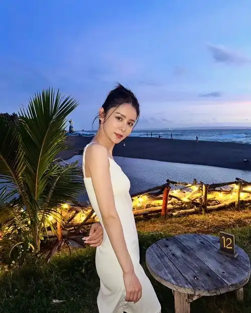 张馨月晒一家三口出游照想和老公林峯二人世界却又舍不得女儿