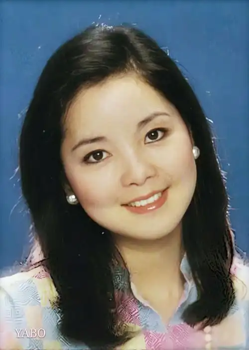 邓丽君各个时期的高清图片