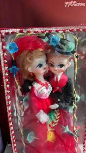 怀旧经典收藏八十年代结婚喜庆百年好合玻璃胶皮娃娃摆件