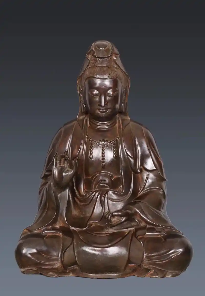 明 精铸铜胎观世音菩萨坐像 此尊观音头戴风帽,云髻高挽,面容 - 抖音