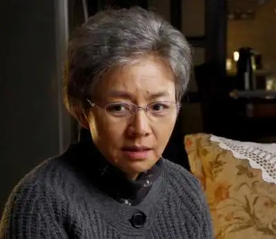 图为宋丹丹近照,有点憔悴.