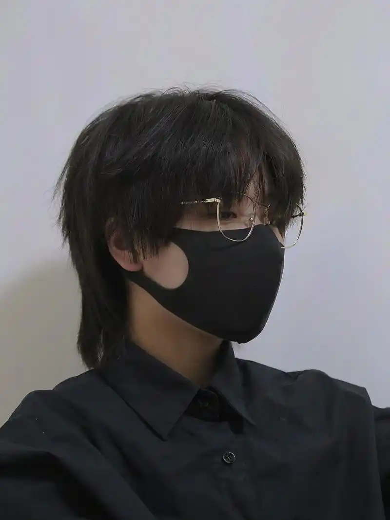 分享女生短发狼尾 狼尾一共留了有半年的时间 不停