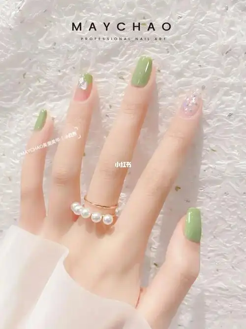 适合春天的美甲超奶的奶绿色