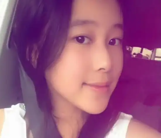 杨子女儿近照曝光 甜美秀长腿