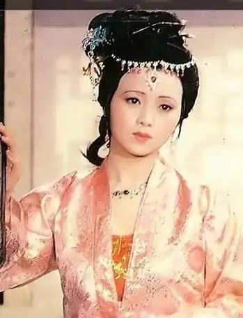 秦可卿—夏丽蓉,舞蹈演员,拍完《红楼梦》后一直从事舞蹈工作.