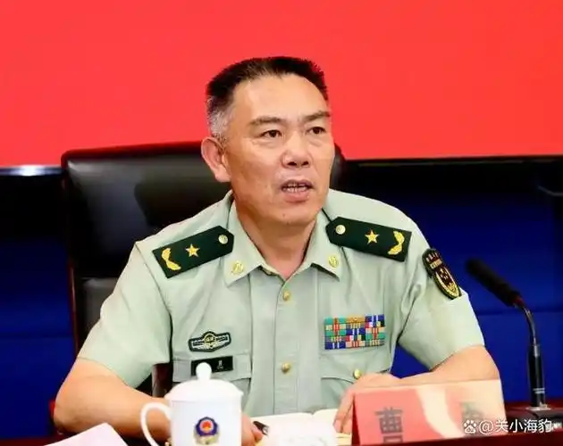 武警福建总队司令员曹勇:副军级少将同时也存在三种例外情况:第一种是