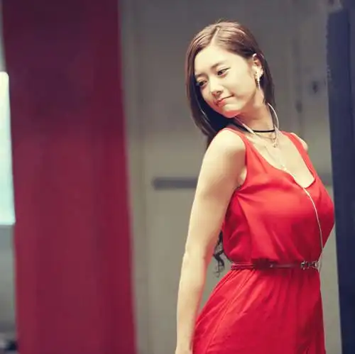 曾因电影《情圣》而走红,因身高限制回国无消息,现如今已结婚