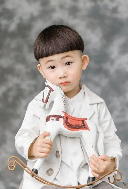 小男孩修剪西瓜头发型图片 男童超新款短头发造型设计