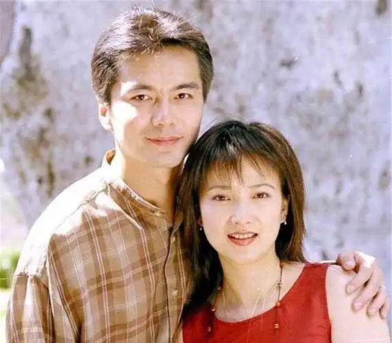 许亚军:一个连小鲜肉都羡慕的"情场高手"_张晞