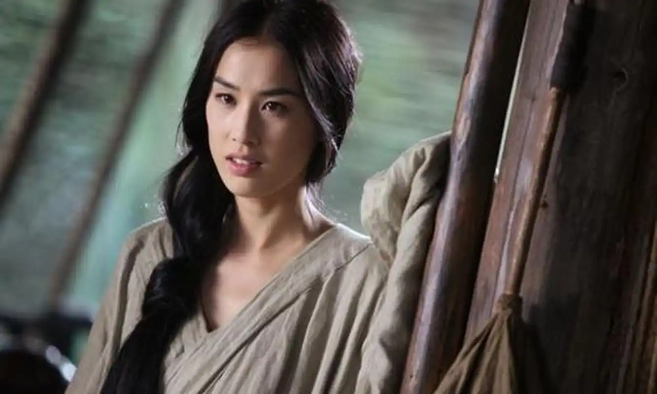 《功夫》是黄圣依接触的第一部电影,没想到却因此成名.