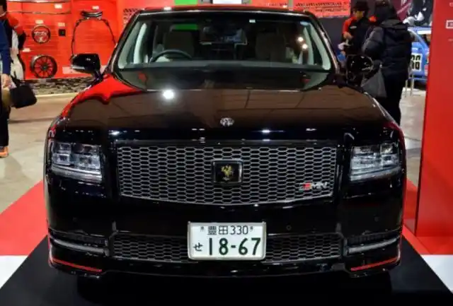 日式豪华:金凤凰车标 gr版丰田世纪亮相