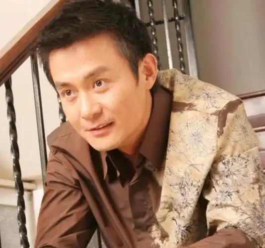 演员邢岷山微博(为了陪伴家人他在山上建了一所房子)_热点_好客百科