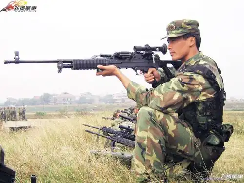 中国空降兵配大量新轻武器