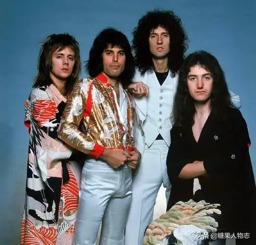 1973年,这支乐队终于得到了机会发行第一张专辑,名为《queen》.