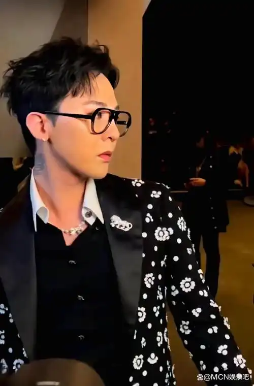 韩流天王权志龙,巴黎时装周生图,意外撞脸刘宇宁!
