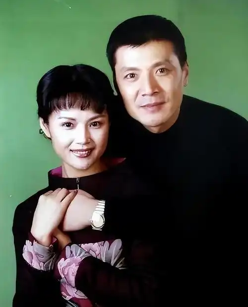 回顾茹萍与第一任丈夫因聚少离多而离婚女儿也走上了她的老路