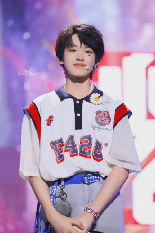 张极 第一美颜大主唱#张极《全部都是你》个人直拍突破100w播放量!