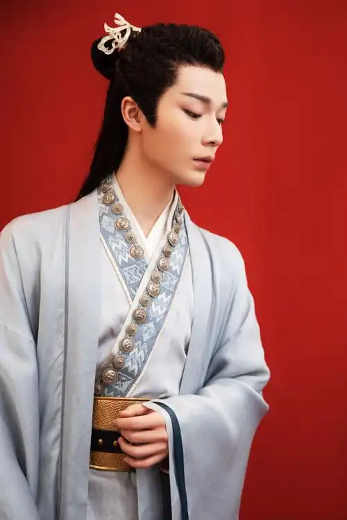 李岱昆水蓝色古装造型