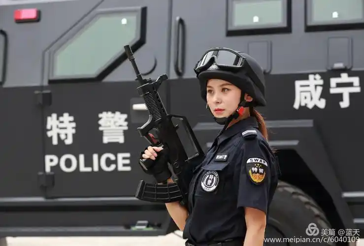 女特警的风采/献给国庆70周年