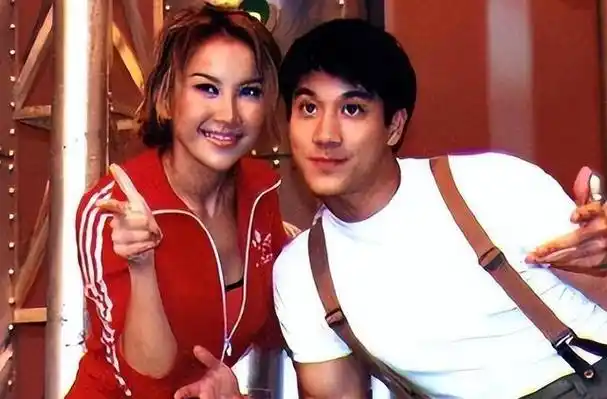 歌手李玟:六次恋爱无果,36岁嫁洋人老公,9次试管怀不上孩子