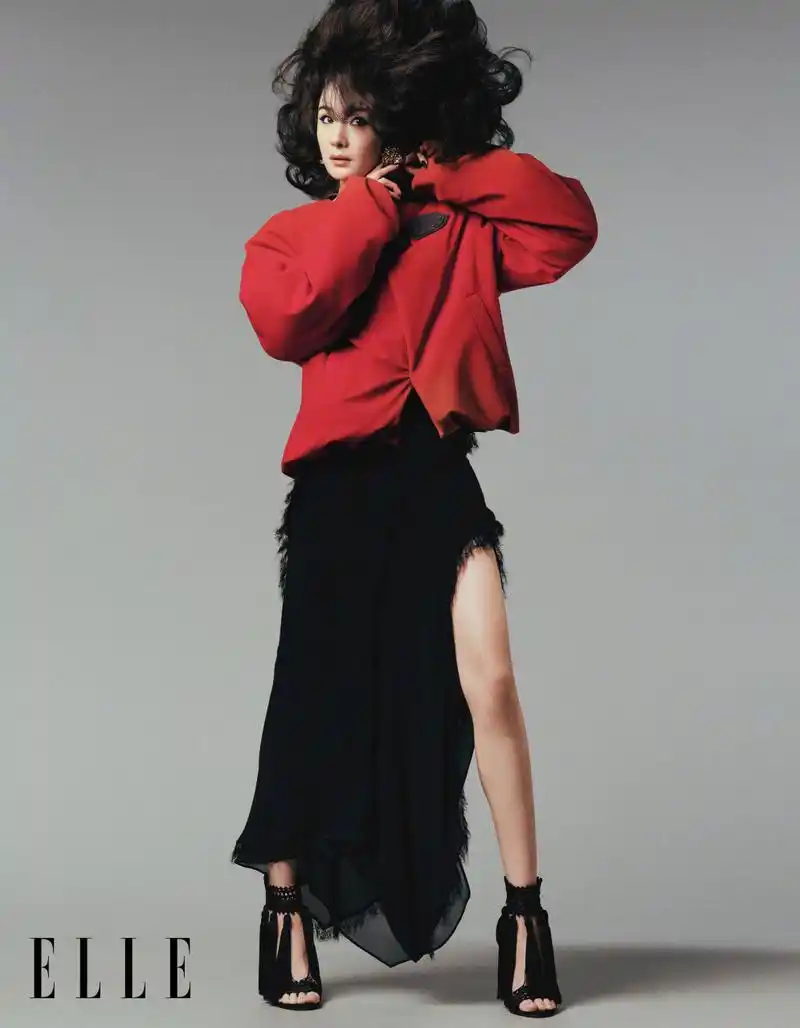 pcstar  杨幂再次登上《elle》 8月刊封面,据悉杨幂已十次登上《elle