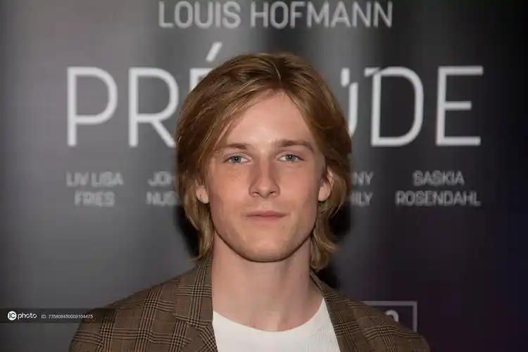 日耳曼标准美男子97年小鲜肉路易斯霍夫曼泪汪汪小眼神让人欲罢不能