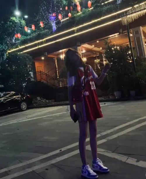 顾语涵不愧是被独宠的女人,今14岁穿"蓝带aj",这腿谁不可以?