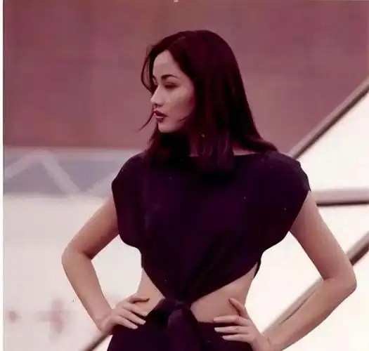 超模瞿颖再次登顶t台,重返时尚巅峰!