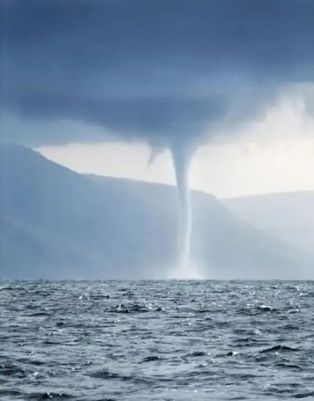 广东暴雨后现龙吸水景象图片2019点赞好运水逆退散
