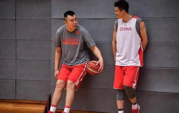 中国男篮16人大名单浮出水面韩德君遗憾落选易建联带队出征