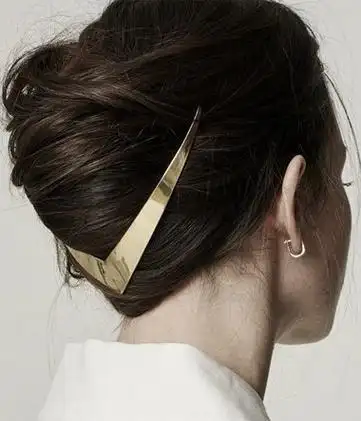 法式立体后梳低盘发发型