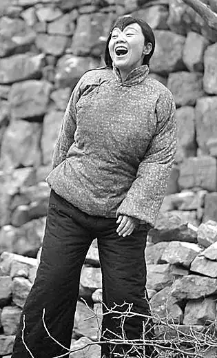 闫妮在《斗牛》中饰演九儿