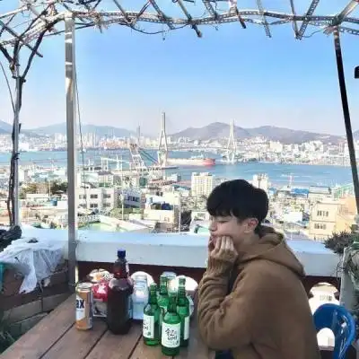 2020qq个性帅哥头像侧面伤感高清图片 一生仅此一次的一去不返