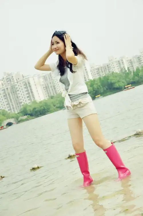 标题:雨靴的记忆