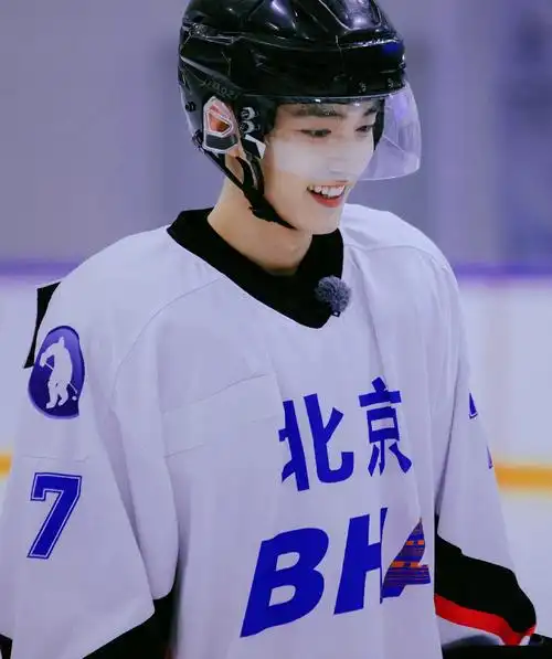 肖战冰球服造型曝光神似木村拓哉你能get到吗