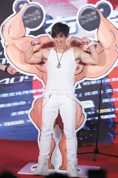 任贤齐为个唱飙肌肉