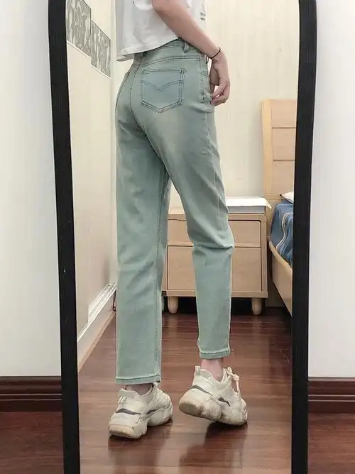 谁能拒绝如此显瘦的九分牛仔裤呢