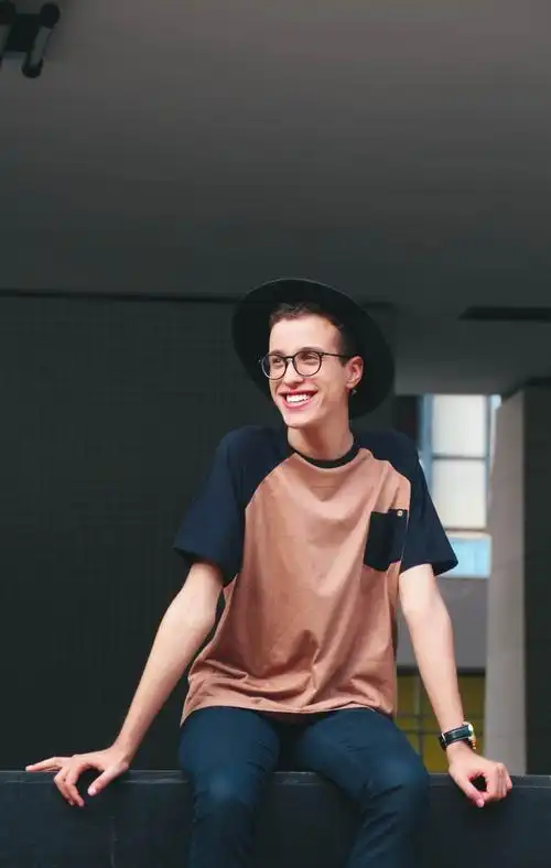 阳光帅气男生图片