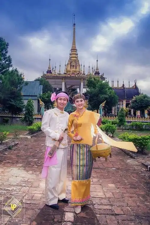 缅甸特色情侣服饰,太美了!