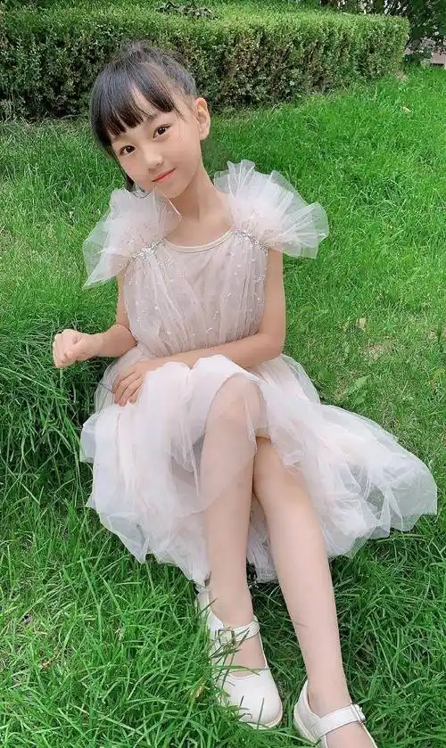 9岁的小山竹美得让人认不出,面对镜头表现力十足_变化_近照_照片