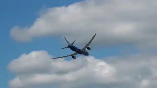 近距离拍摄大型飞机起飞降落过程,场面波澜壮阔!