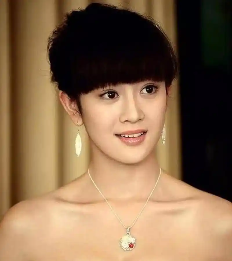 张檬在整容之前的颜值都是备受称赞的,但是整容之后每当看到她都觉得