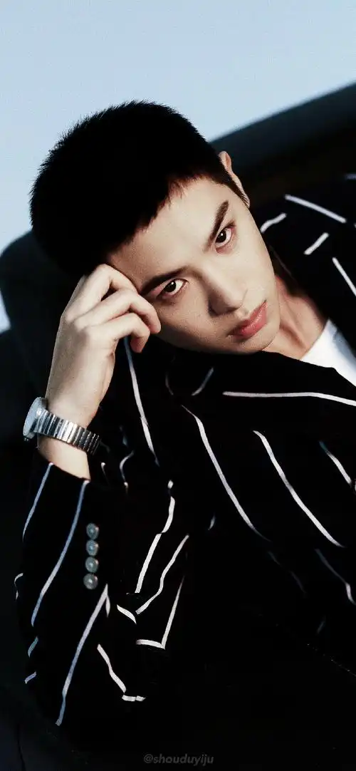 黄明昊寸头##北影节开幕红毯##北京国际电影节