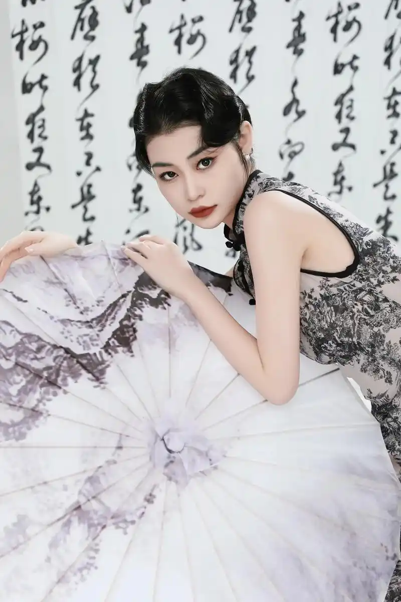 飞乐时|新中式旗袍.这组中国风写真风格 优雅又浓烈 温柔从容 - 抖音