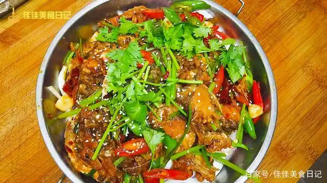 香辣干锅鱼的做法,外酥里嫩味道浓郁香辣过瘾,一条鱼不够吃