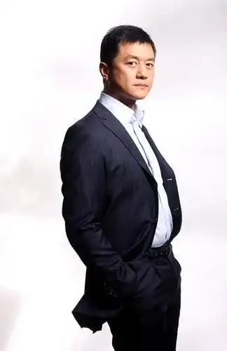 李亚鹏26日首次亮相教育圈