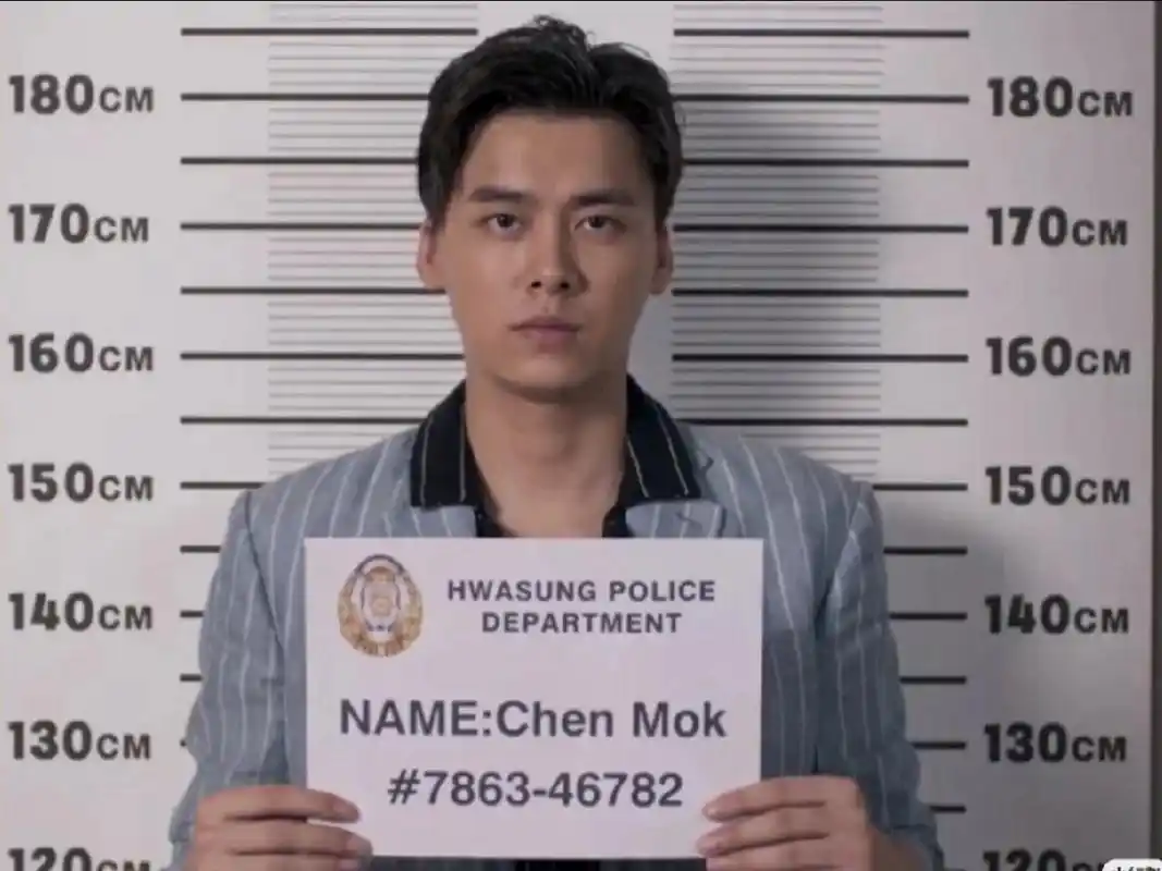 李易峰这个证件照的西装还是不错滴