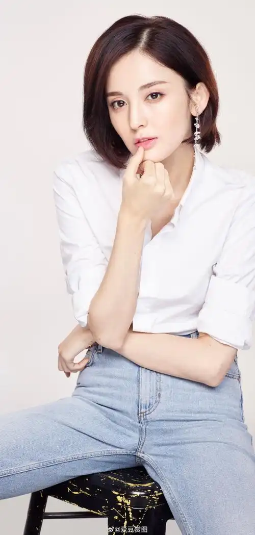 蓝色牛仔裤高清原图超话古力娜扎超话#古力娜扎##明星生图##明星原图