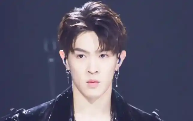 哇唧唧哇旗下艺人